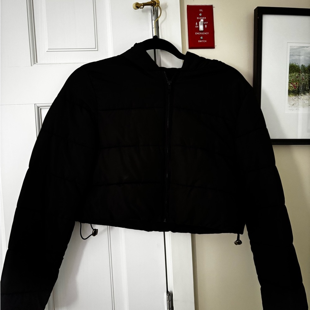 Black Women's Cropped Puffer Jacket